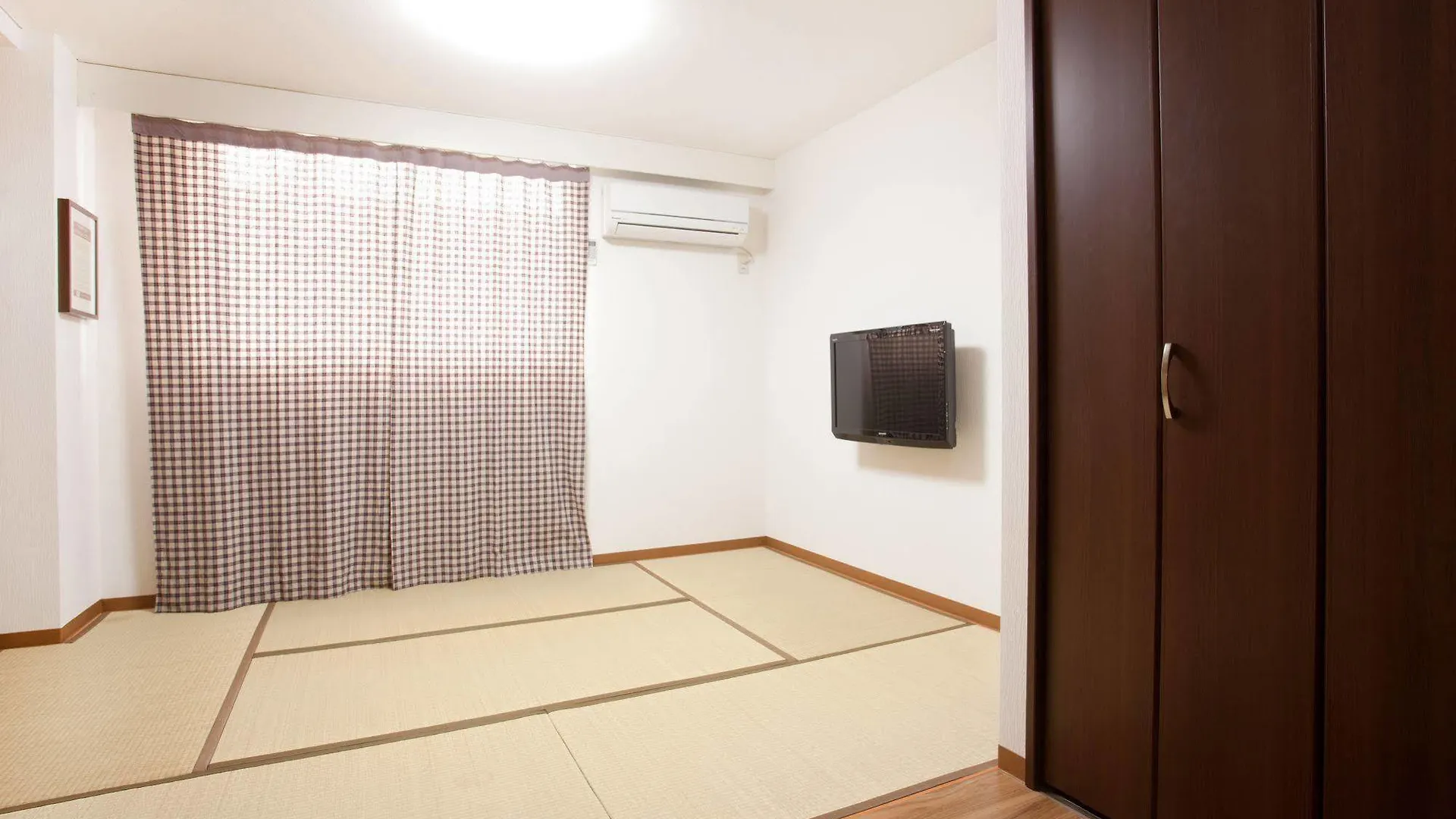 Hanabi Hotel Tokyo 2*,